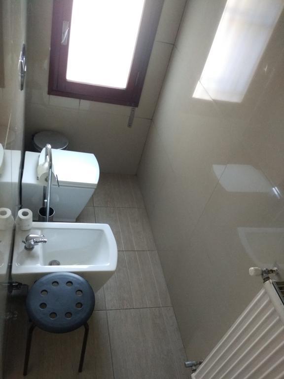 The Academy Hostal Venecia