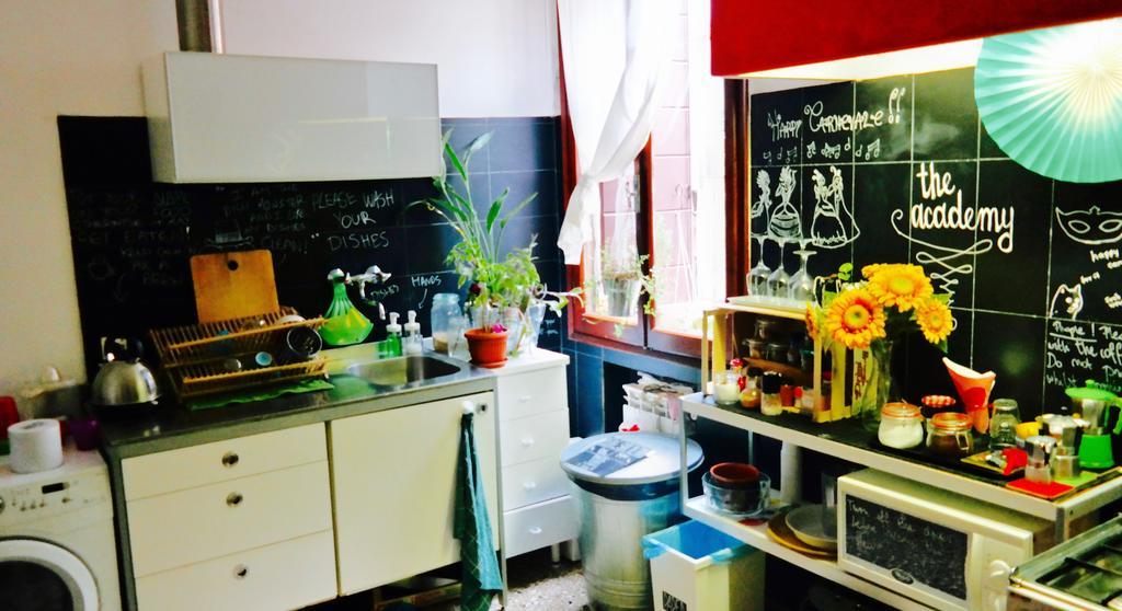 Hostal The Academy *